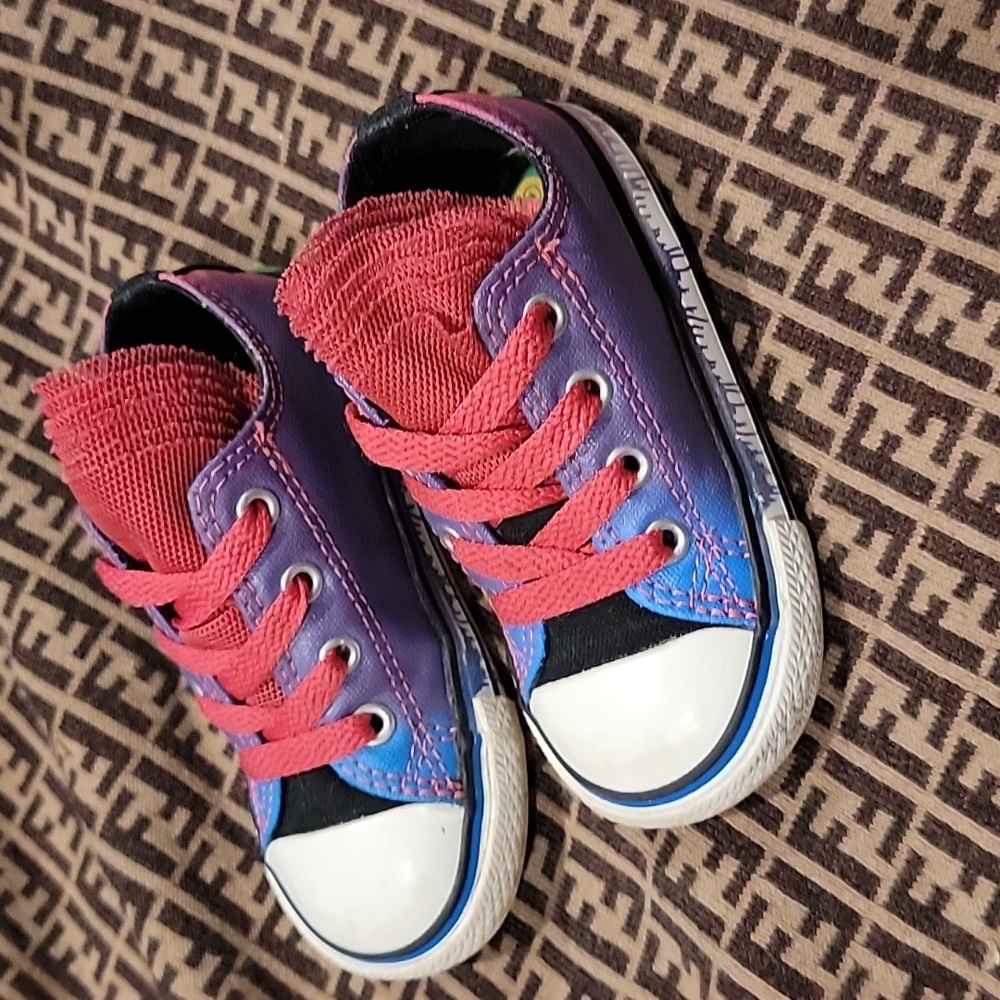 Converse Crayola purple low tops razzmatazz size us 6 uk 6 eur 22 cm 13